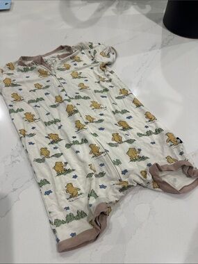 Larkspur bamboo Winnie the Pooh shortie size 2T